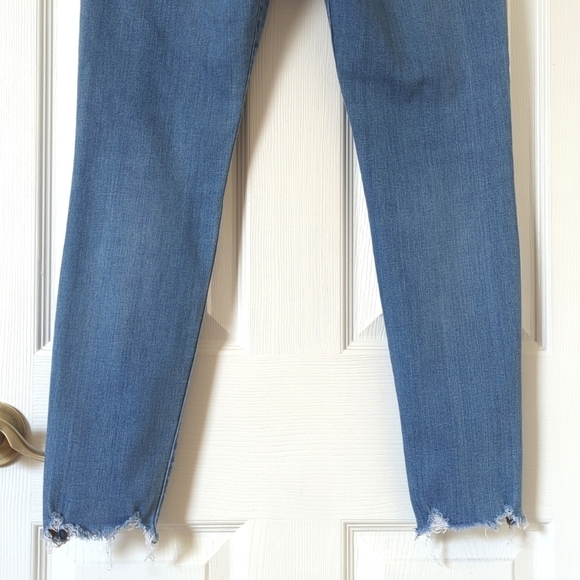 Madewell Classic 9" High Rise Distressed Medium Wash Cropped Skinny Jeans 29 - Picture 6 of 15